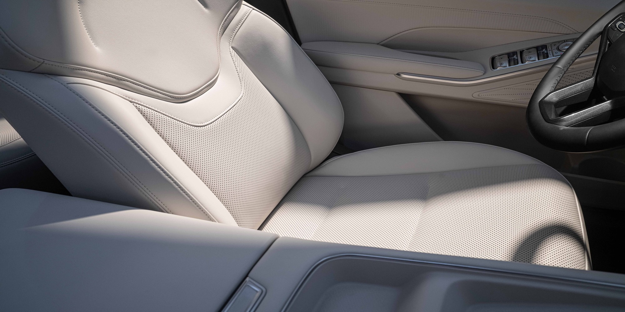 h6-3rd-red-interior4.jpg