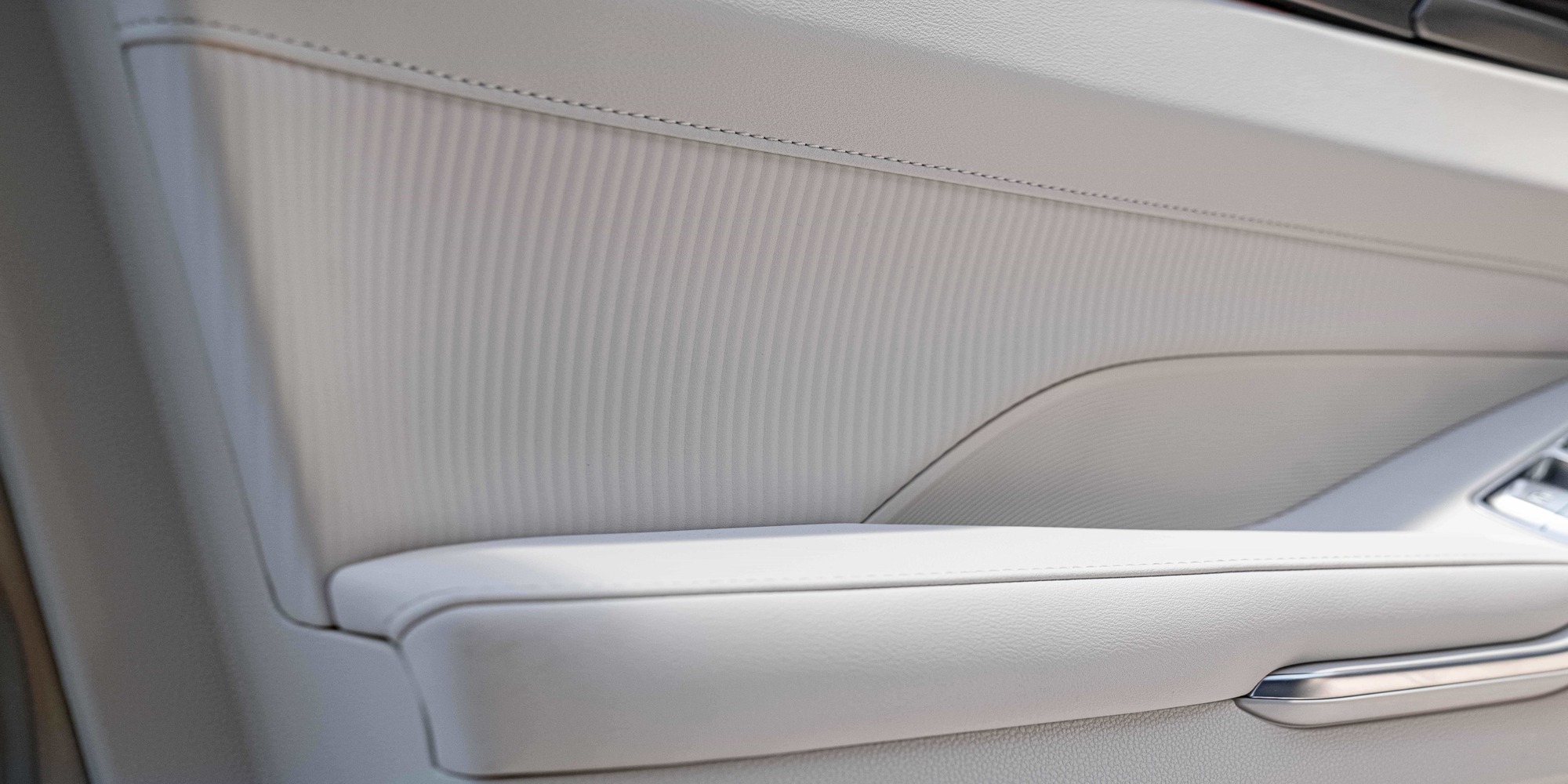 h6-3rd-red-interior4.jpg